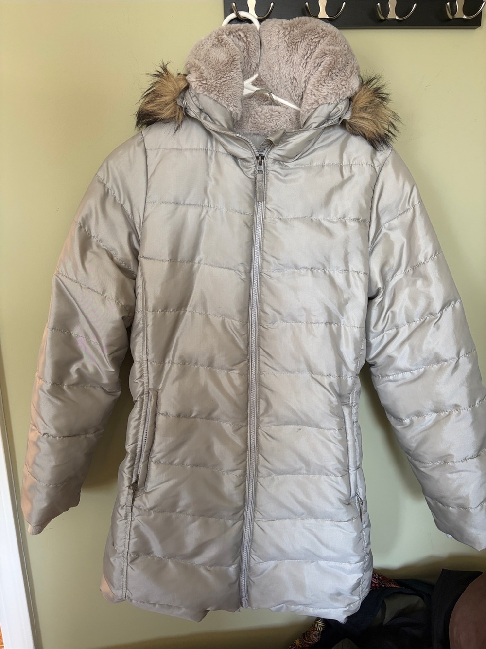 Big Kids Light Silver Quilted Puffer Jacket with Faux Fur Trim Hood